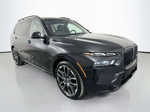 Used 2026 BMW X7 xDrive40i w/ M Sport Package AWD/4WD image 3