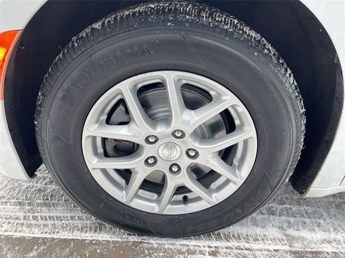 Used 2020 Chrysler Voyager Lxi image 31
