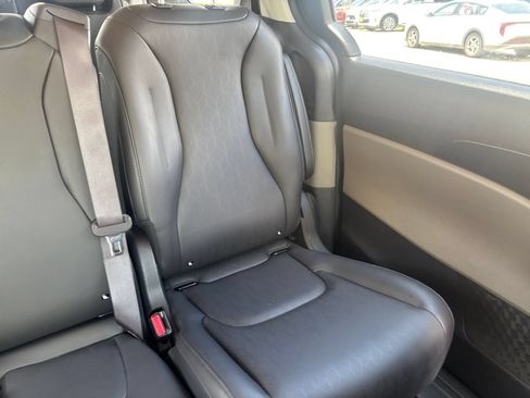Used 2026 Kia Carnival FWD image 38