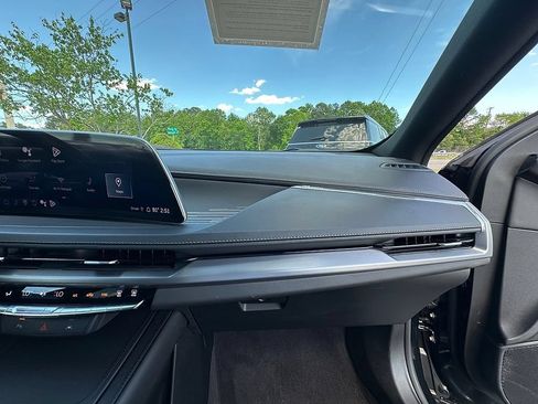 Used 2024 Cadillac XT4 Premium Luxury FWD image 16