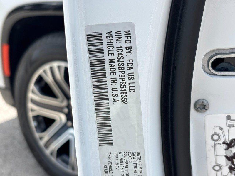 Used 2023 Jeep Wagoneer L Series II AWD/4WD image 24
