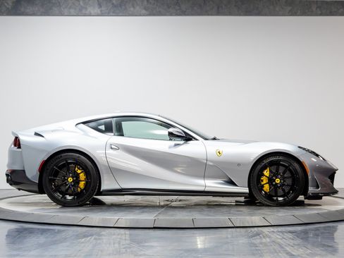 Used 2018 Ferrari 812 Superfast RWD image 19