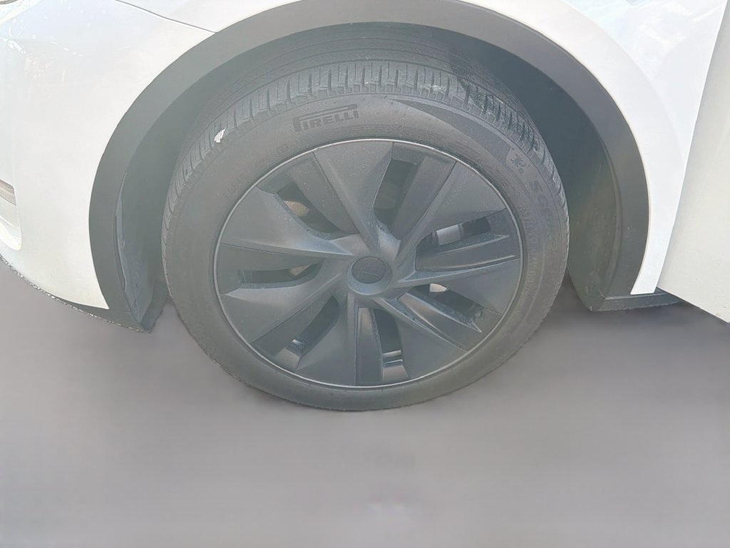 Used 2025 Tesla Model Y Long Range RWD image 38