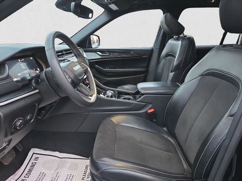 Used 2023 Jeep Grand Cherokee Altitude image 14