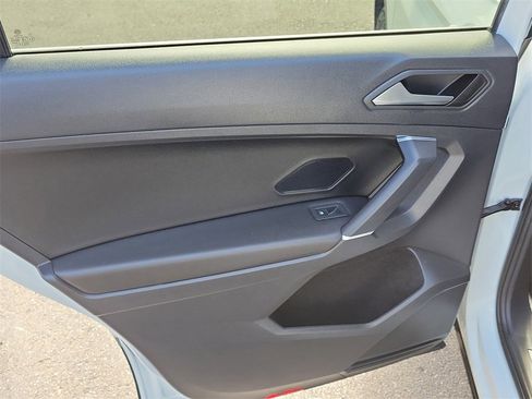 Used 2020 Volkswagen Tiguan SE image 8