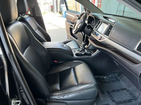 Used 2015 Toyota Highlander XLE FWD image 11