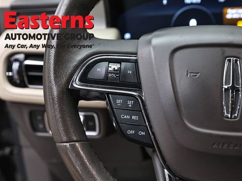 Used 2022 Lincoln Nautilus AWD w/ Premium Package image 15