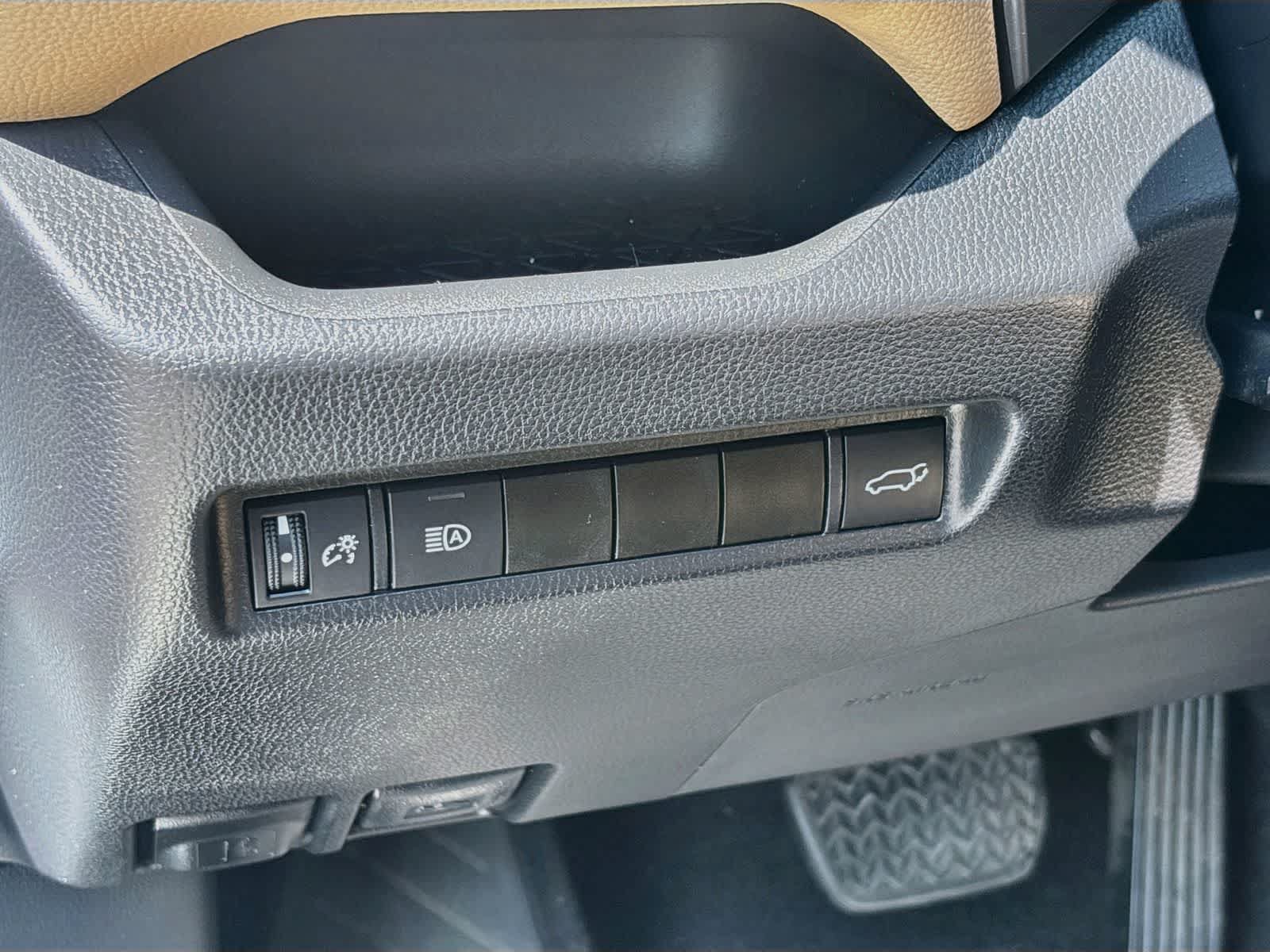 Used 2021 Toyota RAV4 XLE w/ Convenience Package FWD image 10