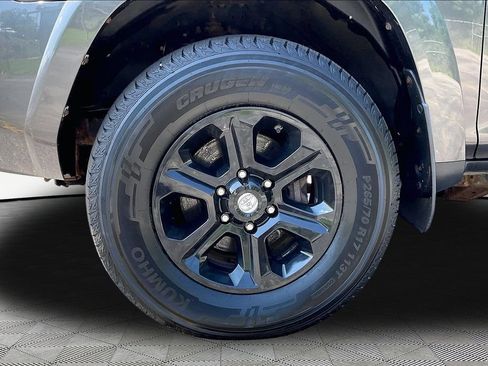 Used 2015 Toyota 4Runner SR5 AWD/4WD image 36