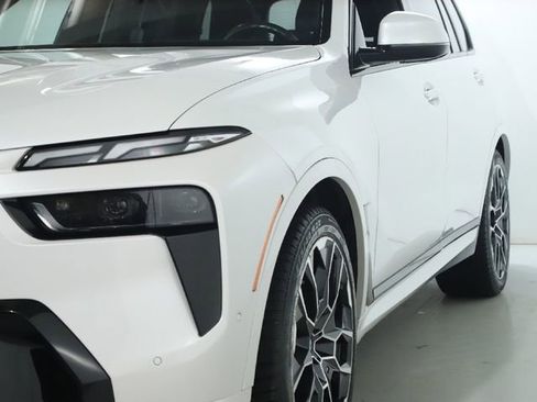 Certified 2024 BMW X7 xDrive40i w/ M Sport Package image 4