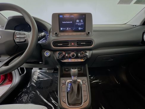 Used 2022 Hyundai Kona SEL image 25
