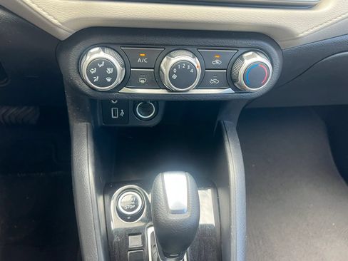 Used 2021 Nissan Versa SV FWD image 23