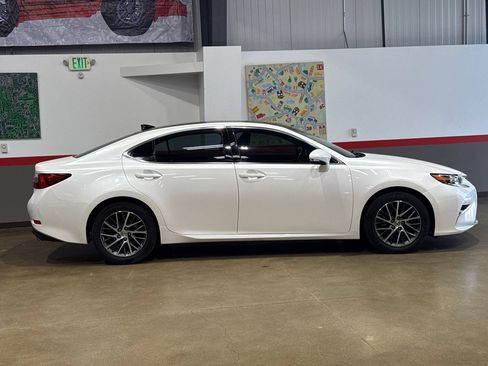 Used 2017 Lexus ES 350 w/ Navigation System Package FWD image 4