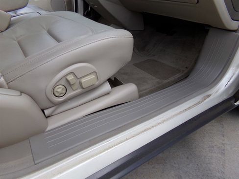 Used 2003 Cadillac De Ville Sedan w/ Comfort & Convenience Package image 65