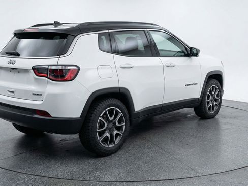 Used 2025 Jeep Compass Trailhawk image 9