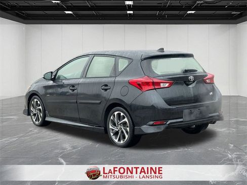 Used 2018 Toyota Corolla iM image 3