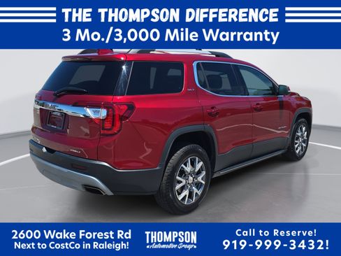 Used 2022 GMC Acadia SLT w/ Technology Package AWD/4WD image 3