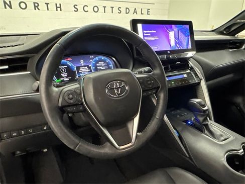 Used 2024 Toyota Venza Limited image 21