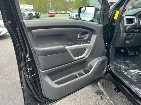 Used 2017 Nissan Titan SV AWD/4WD image 19
