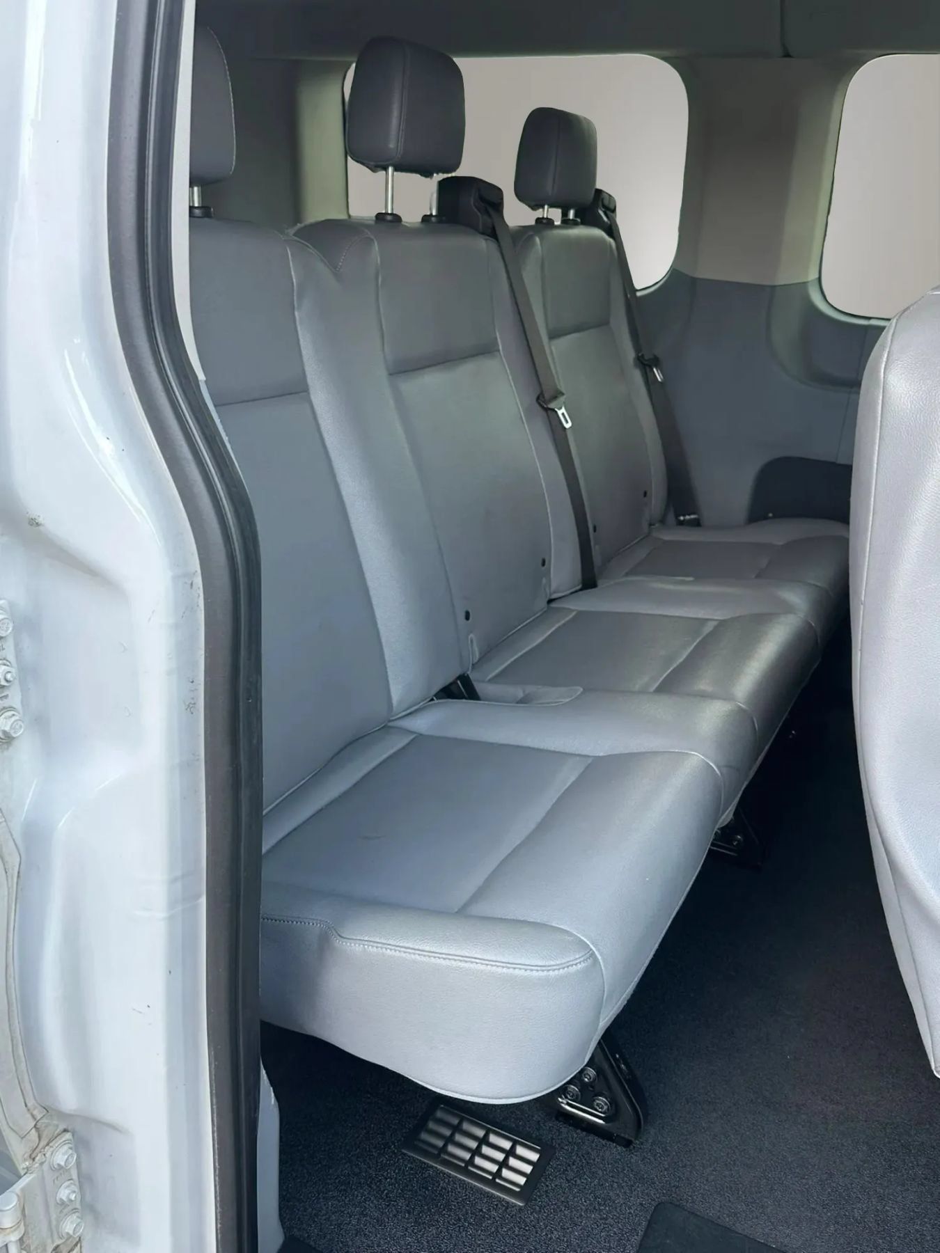 Used 2018 Ford Transit 150 XL RWD image 7
