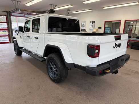 New 2026 Jeep Gladiator Sport AWD/4WD image 22