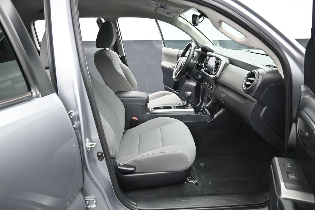 Certified 2020 Toyota Tacoma SR5 AWD/4WD image 30