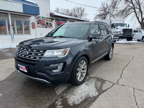 Used 2017 Ford Explorer Limited w/ Equipment Group 301A image 2