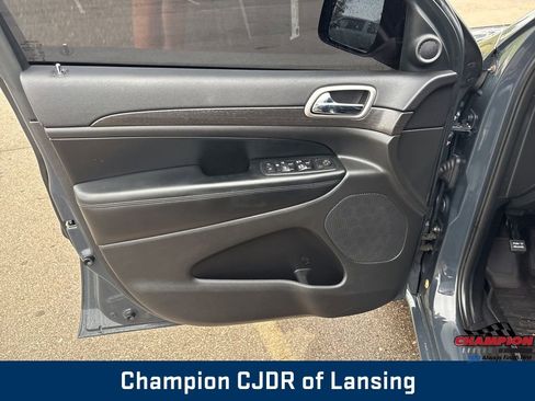 Used 2017 Jeep Grand Cherokee Altitude image 18