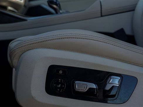 Used 2022 BMW X7 xDrive40i w/ Executive Package image 21