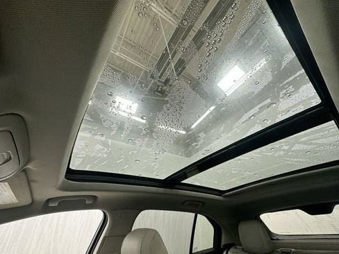 Used 2019 Cadillac XT4 Premium Luxury AWD/4WD image 17
