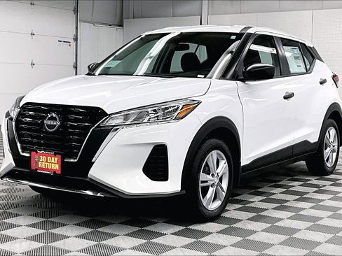 New 2025 Nissan Kicks Play S FWD image 9