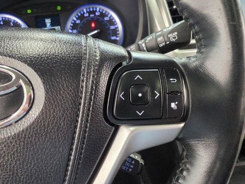 Used 2014 Toyota Highlander Limited FWD image 12
