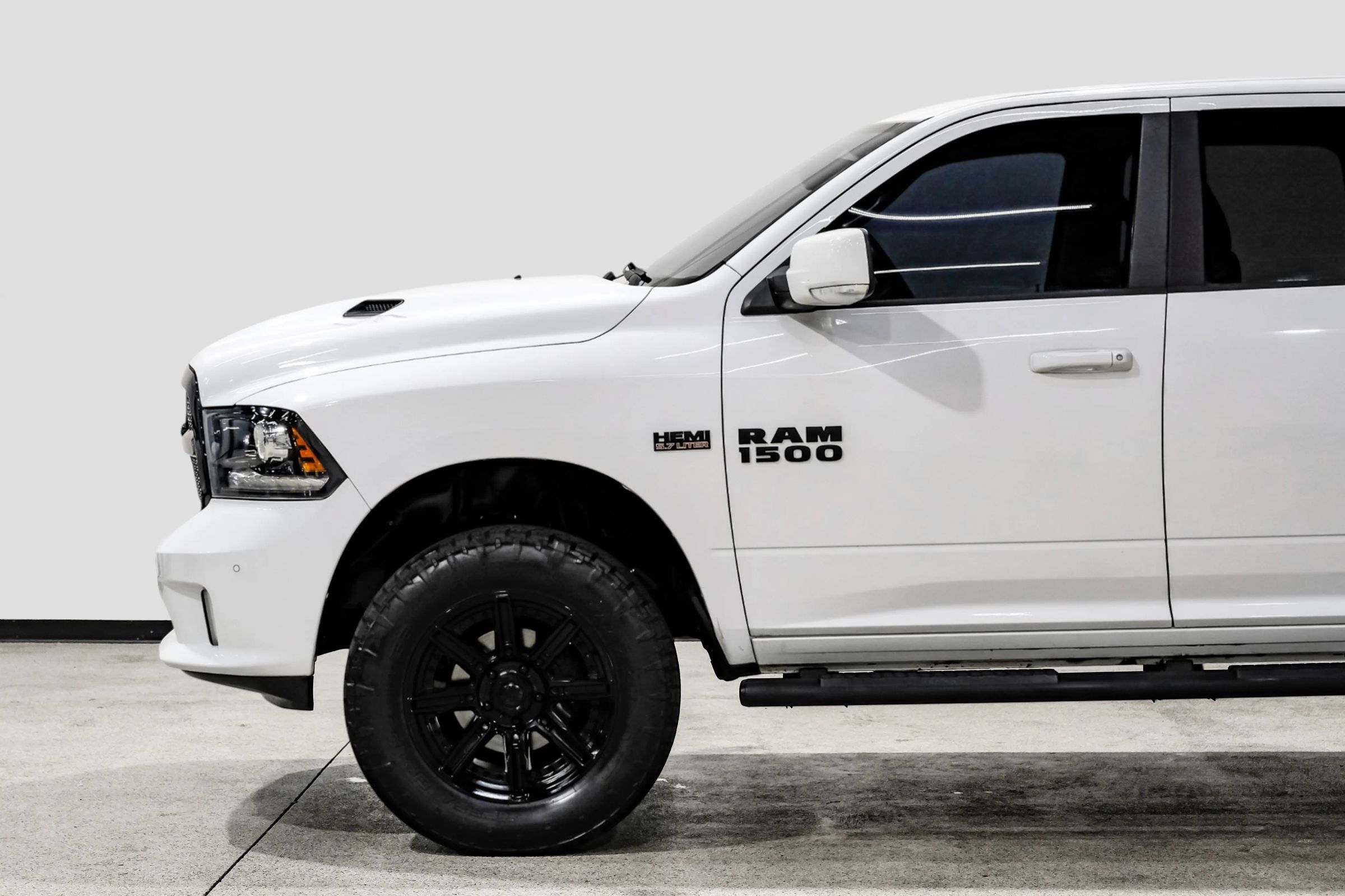 Used 2018 RAM 1500 Sport w/ Quick Order Package 26Q Night AWD/4WD image 9