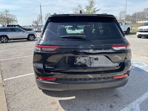 Used 2025 Jeep Grand Cherokee Altitude image 19