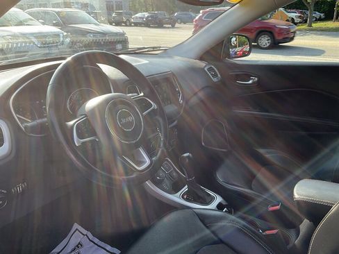 Used 2019 Jeep Compass Latitude w/ Cold Weather Group image 16