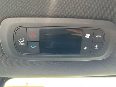 Used 2025 Chrysler Pacifica Select FWD image 37