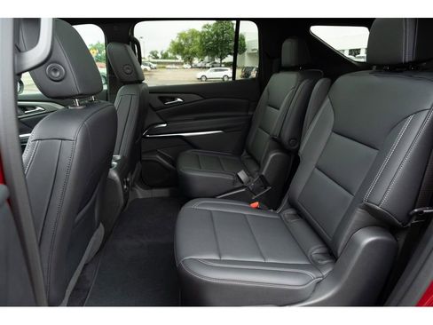 Used 2025 Chevrolet Traverse LT w/ Sun and Wheel Package FWD image 13