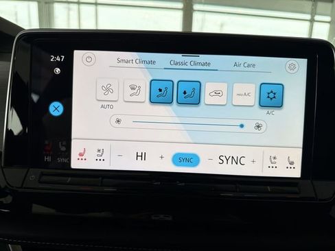 Used 2025 Volkswagen Atlas Cross Sport SE image 27