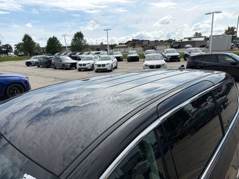 Used 2024 Chrysler Pacifica Touring-L FWD image 10