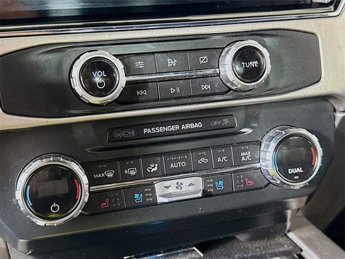 Used 2022 Ford F350 Platinum image 19