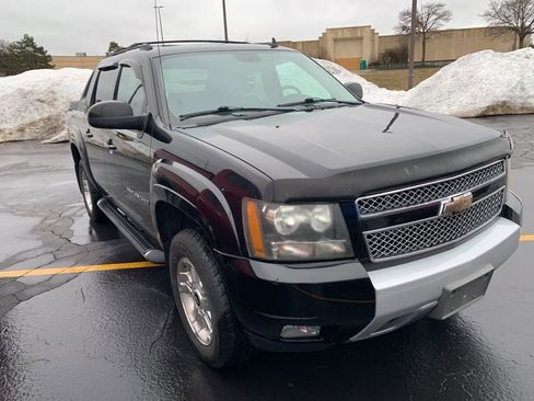 Used 2009 Chevrolet Avalanche LT w/ Suspension Package, Off-Road image 6