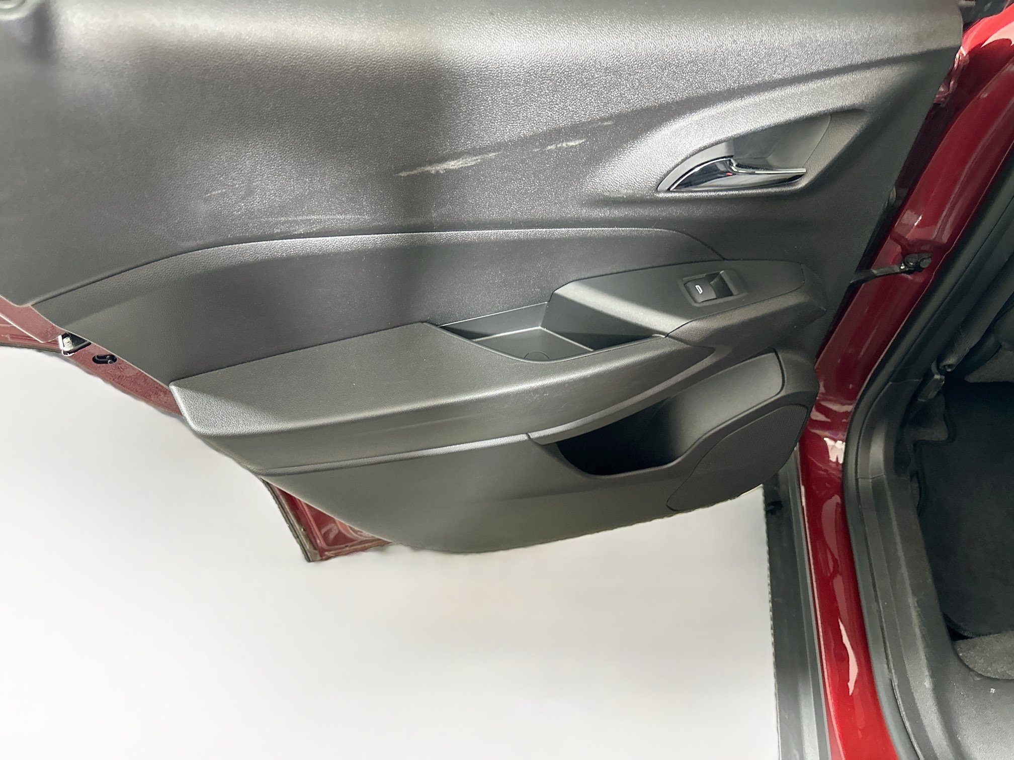 Used 2025 Chevrolet Trax LT FWD image 25