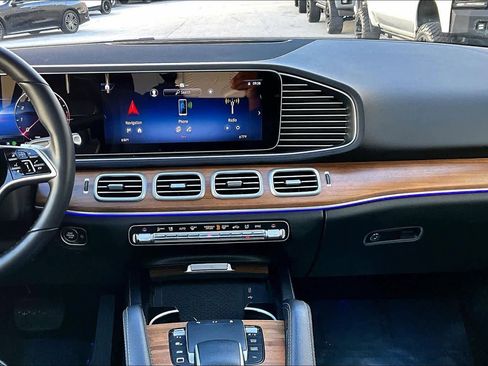 Used 2025 Mercedes-Benz GLE 350 4MATIC image 6