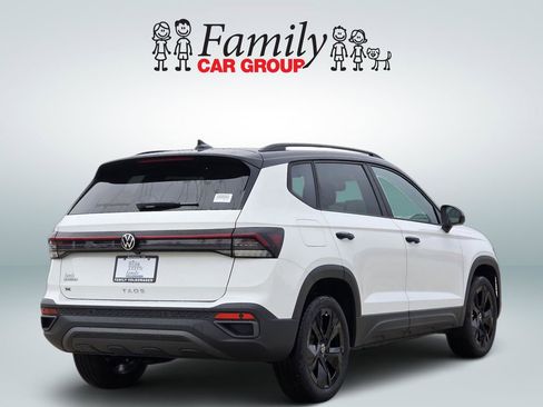 New 2026 Volkswagen Taos SE FWD image 4