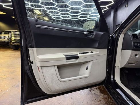 Used 2006 Chrysler 300 SRT8 w/ SRT Option Group II image 12