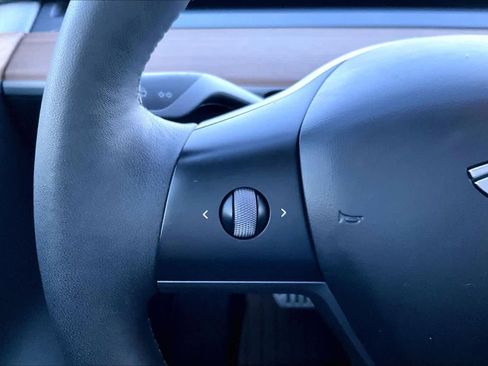 Used 2023 Tesla Model Y Performance image 21