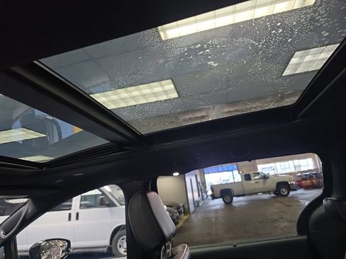 Used 2025 Chrysler Pacifica Limited FWD image 21