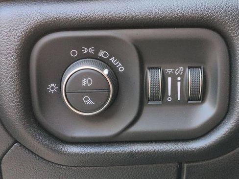 Used 2020 RAM 1500 Laramie AWD/4WD image 17