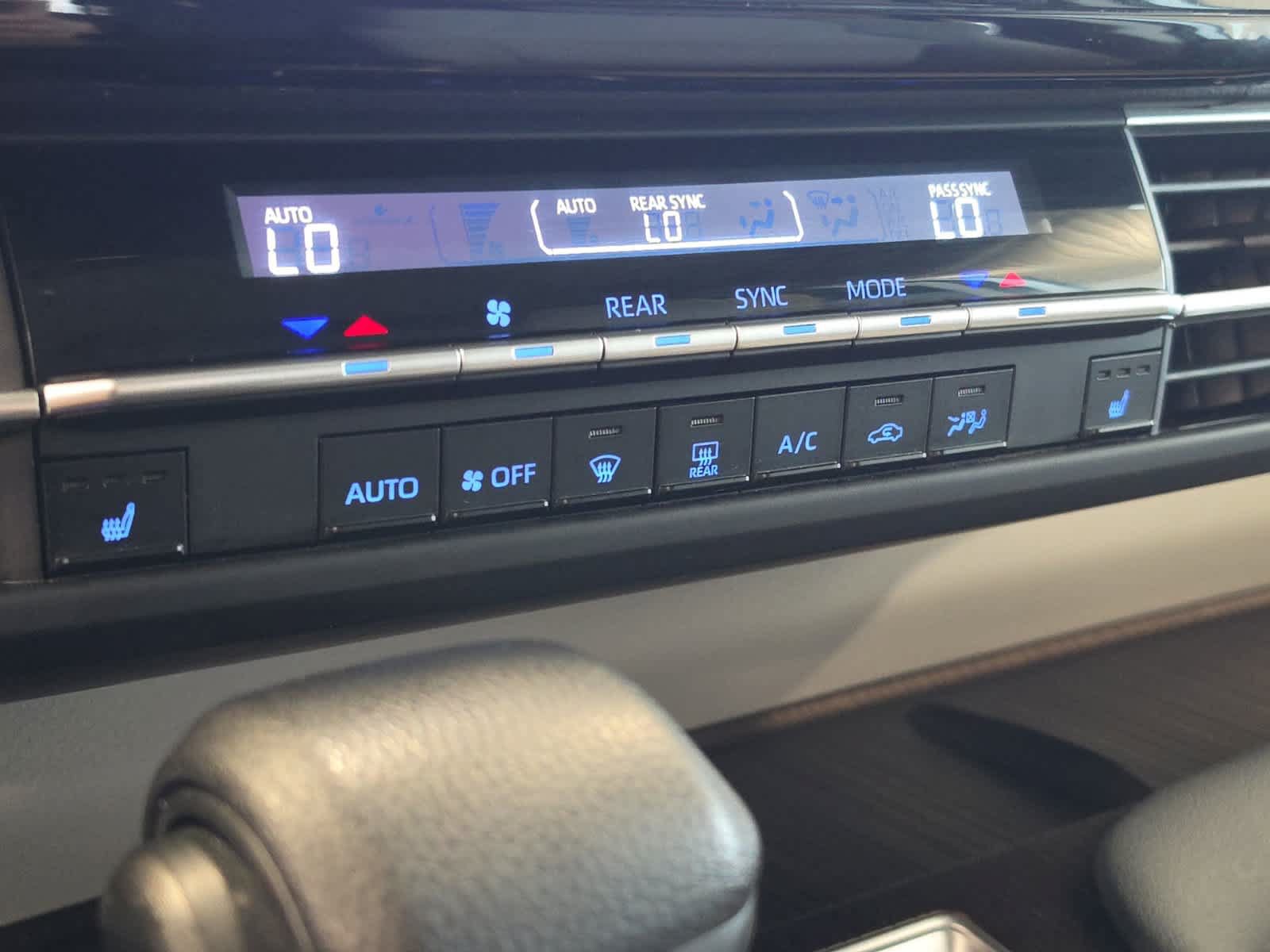 Used 2024 Toyota Sienna AWD image 25