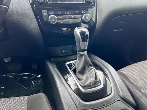 Used 2021 Nissan Rogue Sport SV FWD image 41